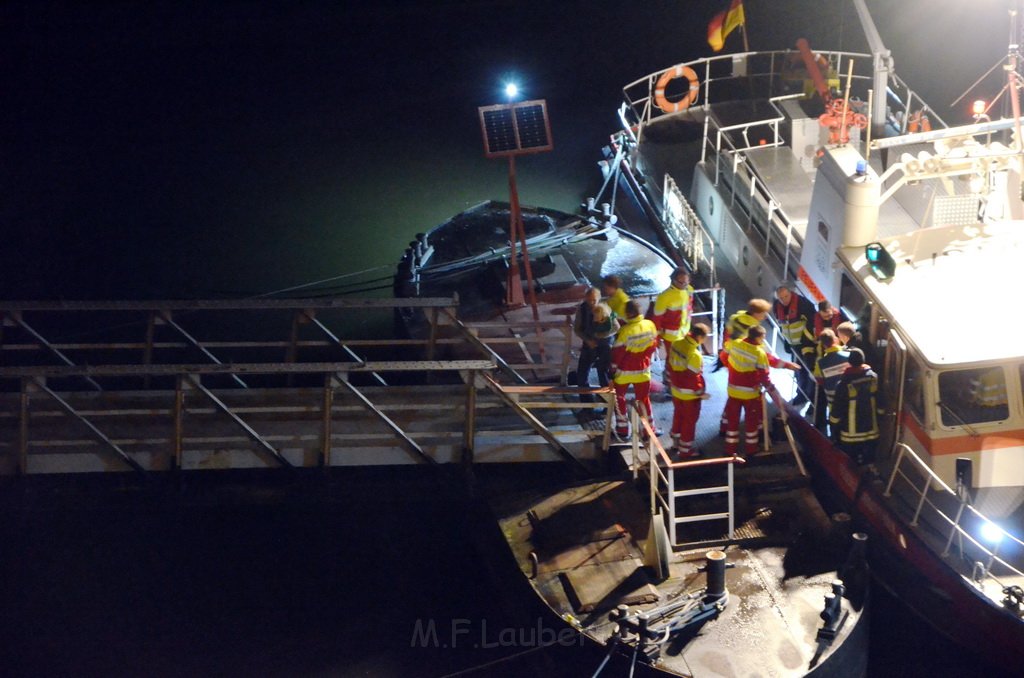 Einsatz BF Hoehenretter Koelner Seilbahn Hoehe Zoobruecke P2593.JPG